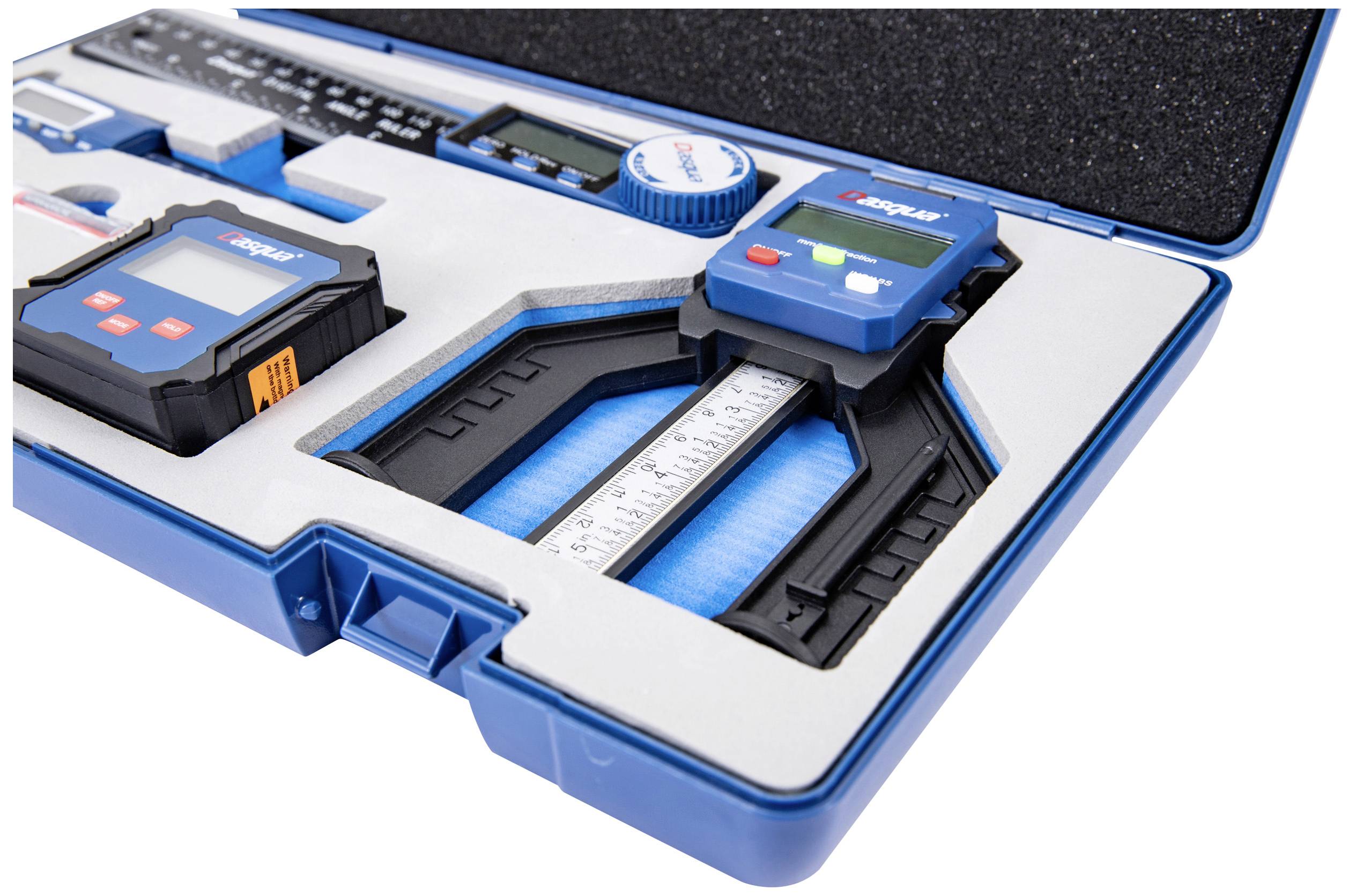 Valise bleue contenant divers outils de mesure numérique, dont un pied à coulisse et un rapporteur d'angle, bien rangés dans des alvéoles de mousse.