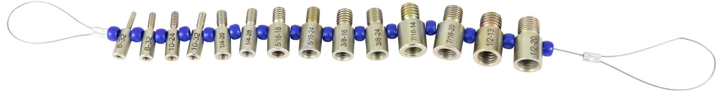 Plusieurs raccords en laiton alignés sur un fil. Des éléments en plastique bleu sont intercalés comme entretoises.