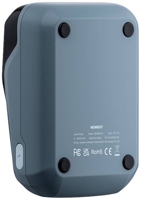 Un appareil électronique bleu aux angles arrondis, reposant sur quatre pieds en caoutchouc noir ; vue de dos avec des logos et des informations de modèle.