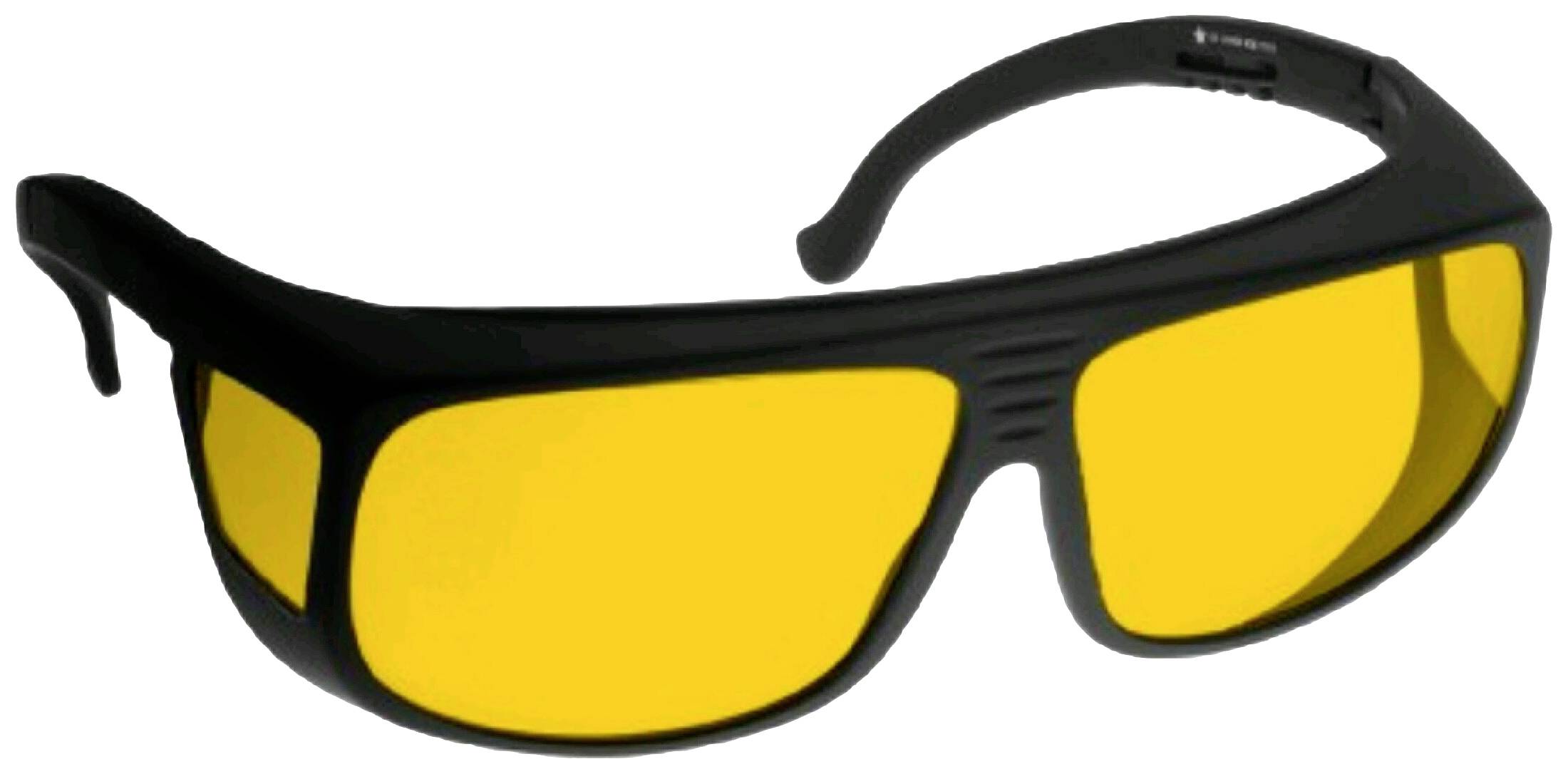 Lunettes de soleil noires avec verres jaunes, adaptées pour améliorer la vision dans des conditions de faible luminosité, sur fond blanc.