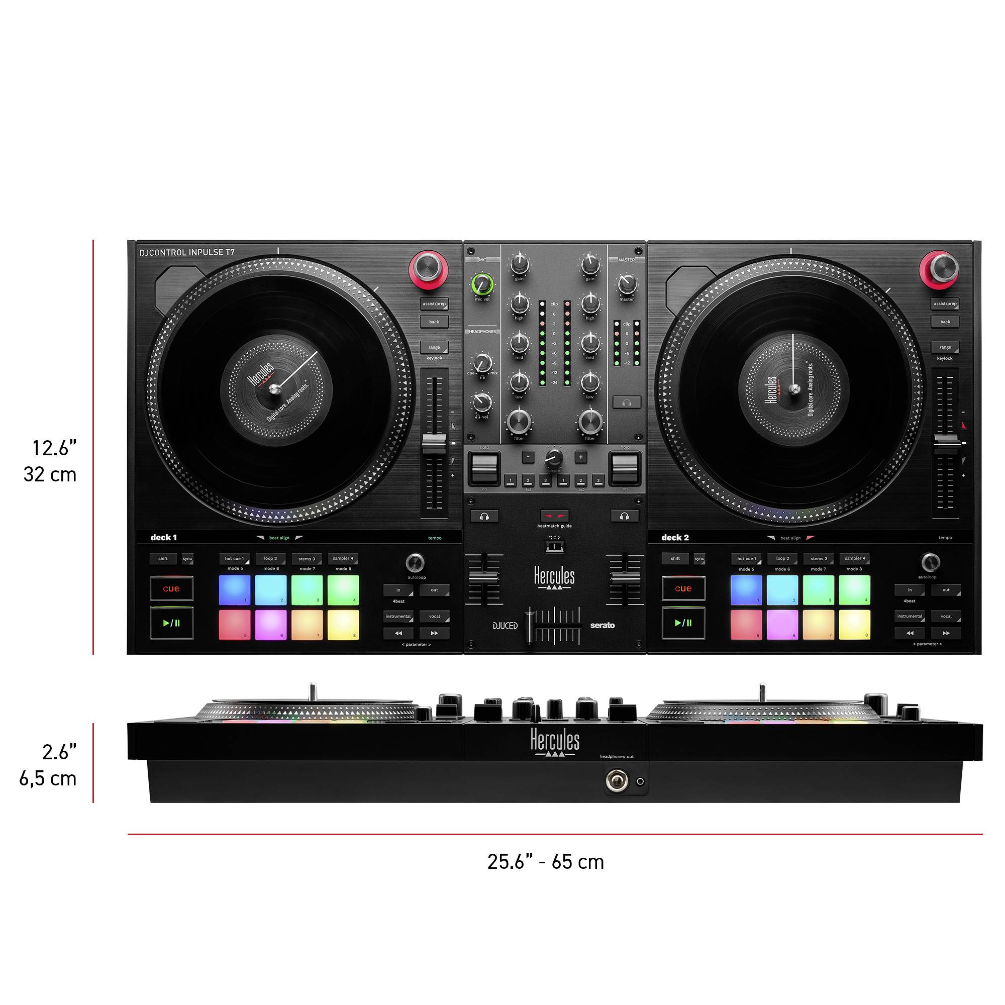 Contrôleur DJ avec deux platines vinyles et des pads colorés, entouré de boutons de commande. Dimensions : 12,6 cm de hauteur, 65 cm de largeur.