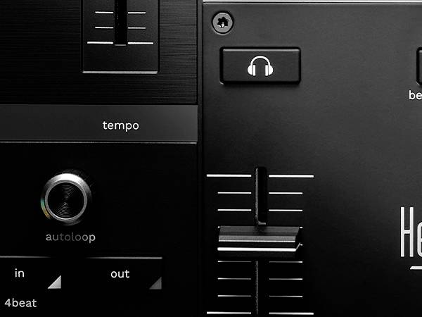 Gros plan sur une table de mixage de DJ avec réglage du tempo, bouton d'auto-loop, curseurs et symbole de casque audio.
