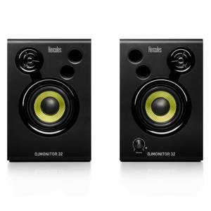 Deux enceintes noires avec des membranes vertes et noires portant l'inscription « Hercules DJMonitor 32 » sur leur face avant.