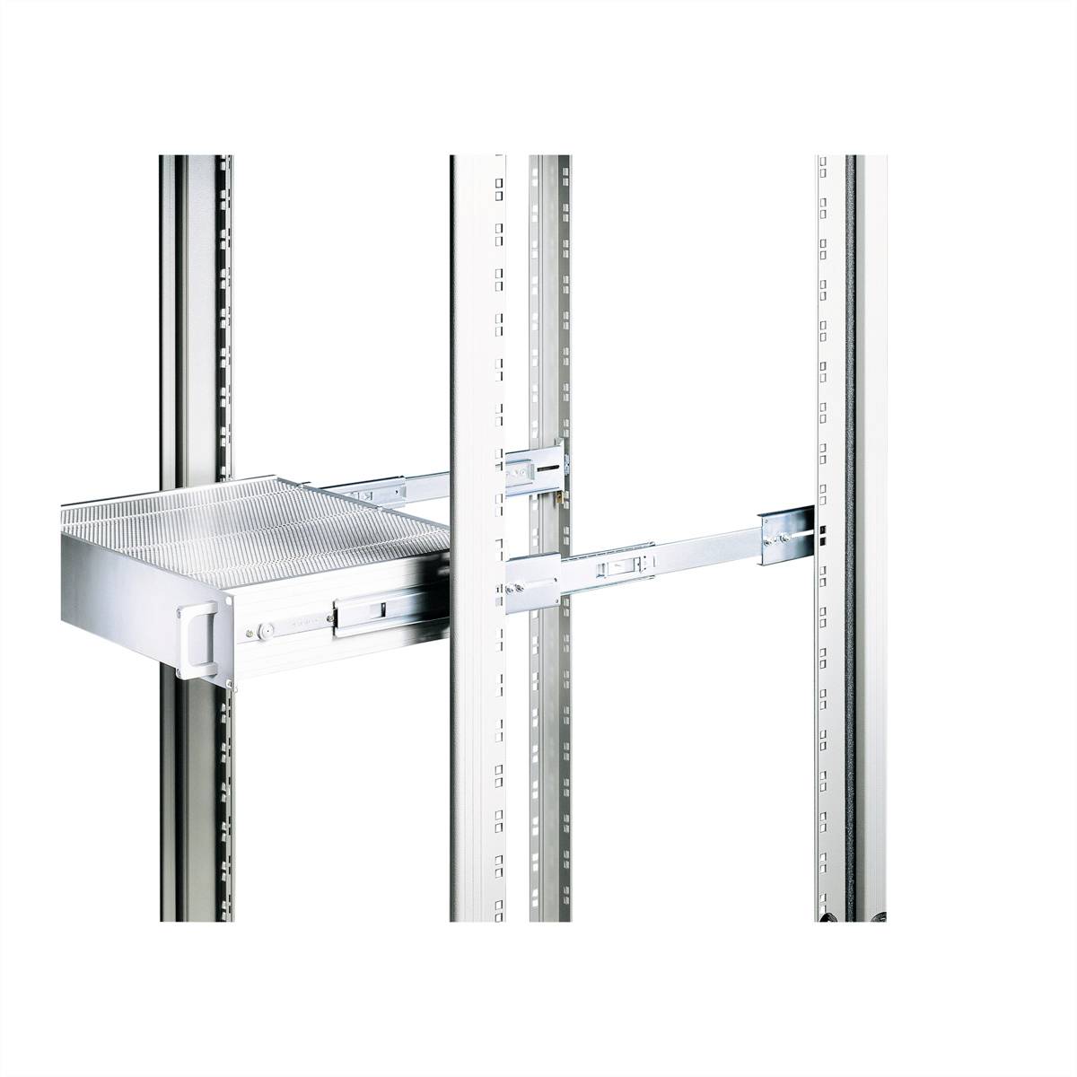 Étagères coulissantes pour armoire serveur, montées sur système de rails. Adaptées à l'installation d'équipements ou au rangement.