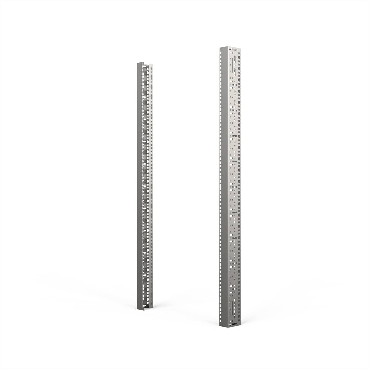 Deux rails structurels métalliques verticaux avec des trous perforés, utilisés pour la fixation modulaire de meubles ou d'étagères.