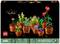 Collection LEGO Botanical Petites Plantes : la face avant de l'ensemble présente divers petits modèles de plantes dans des pots construits en briques.
