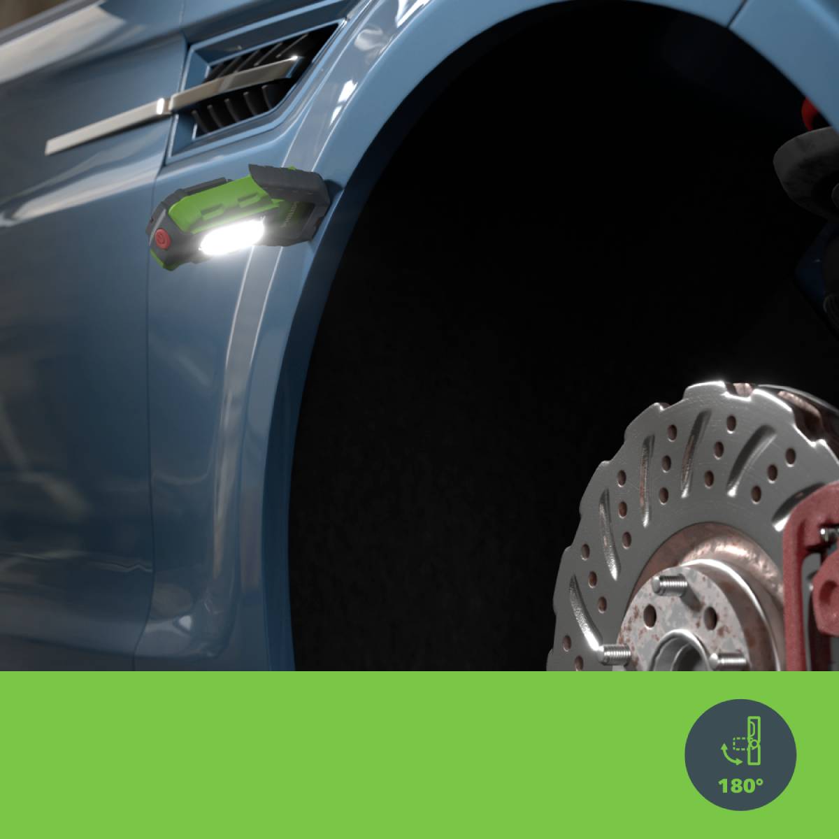 Gros plan d'une voiture bleue avec un étrier de frein rouge et un témoin lumineux vert sur le garde-boue.