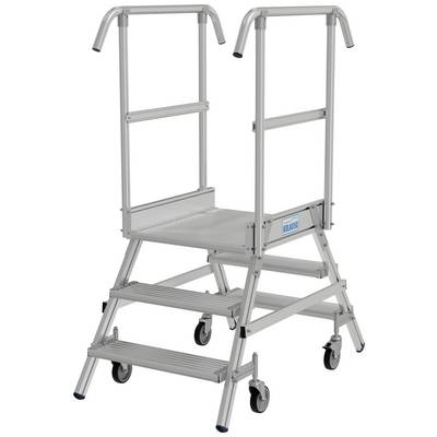 Un escabeau mobile en métal à trois marches, monté sur roulettes et équipé de poignées latérales pour une prise en main sécurisée. Adapté pour une utilisation dans les entrepôts ou les ateliers.