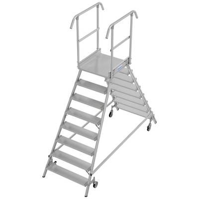 Échelle de plateforme en aluminium avec mains courantes et dix marches, montée sur roulettes, utilisée pour un accès sécurisé aux emplacements de stockage en hauteur dans les environnements industriels.