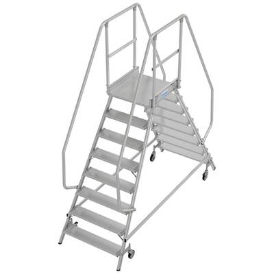 'Escalier en aluminium avec rambardes et dix marches, monté sur roulettes, pour des accès en hauteur en toute sécurité.'