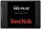 Disque SSD SanDisk portant l'inscription 'SanDisk SSD PLUS Solid State Drive'. Boîtier noir avec logo rouge.