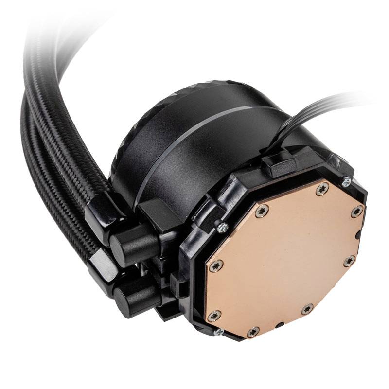 Une pompe de refroidissement à eau noire pour ordinateur avec base en cuivre, reliée à deux tuyaux. Elle sert à refroidir les processeurs d'ordinateur.