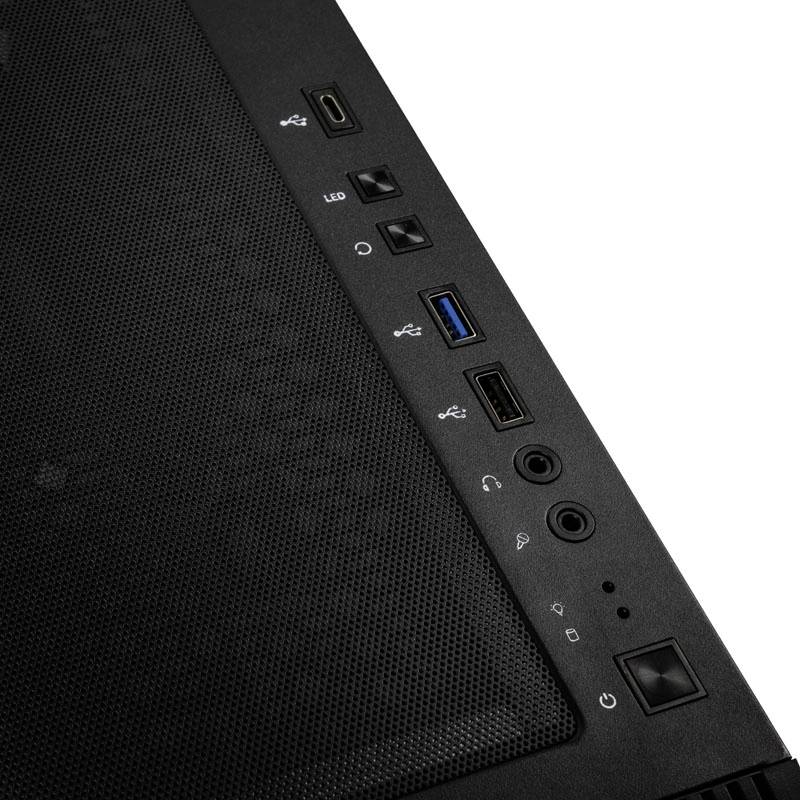 Vue latérale d'un boîtier d'ordinateur avec plusieurs ports USB et prises casque sur la façade avant.