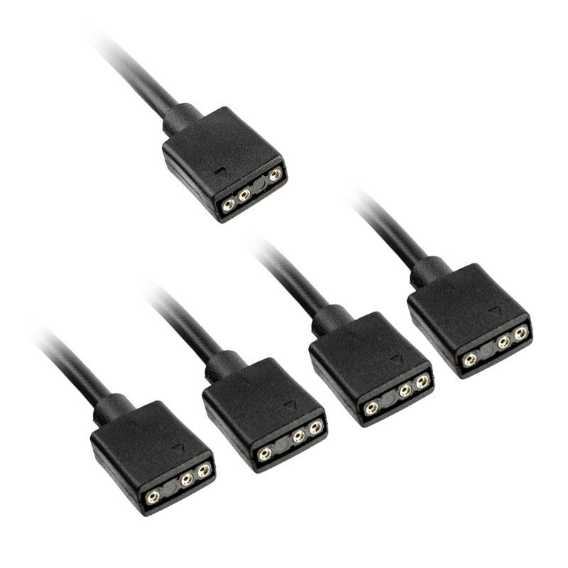 Cinq connecteurs de câble noirs tripolaires sont disposés en ligne sur un fond blanc.