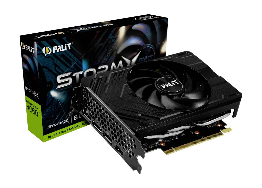 Une carte graphique Palit noire avec ventilateur est positionnée en diagonale devant une boîte d'emballage. Sur la boîte, on peut lire « Palit StormX GeForce RTX 4060 ».