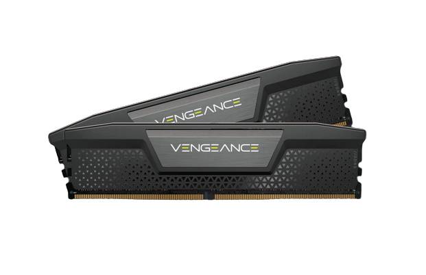 Deux modules de RAM Corsair Vengeance empilés l'un sur l'autre, avec un dissipateur thermique noir et un logo coloré au centre.