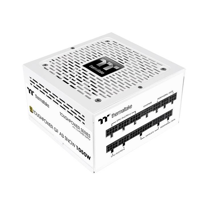 Un bloc d'alimentation blanc de la marque Thermaltake, modèle 'Toughpower GF A3 Snow 1050W', doté de plusieurs ports de connexion sur le côté.