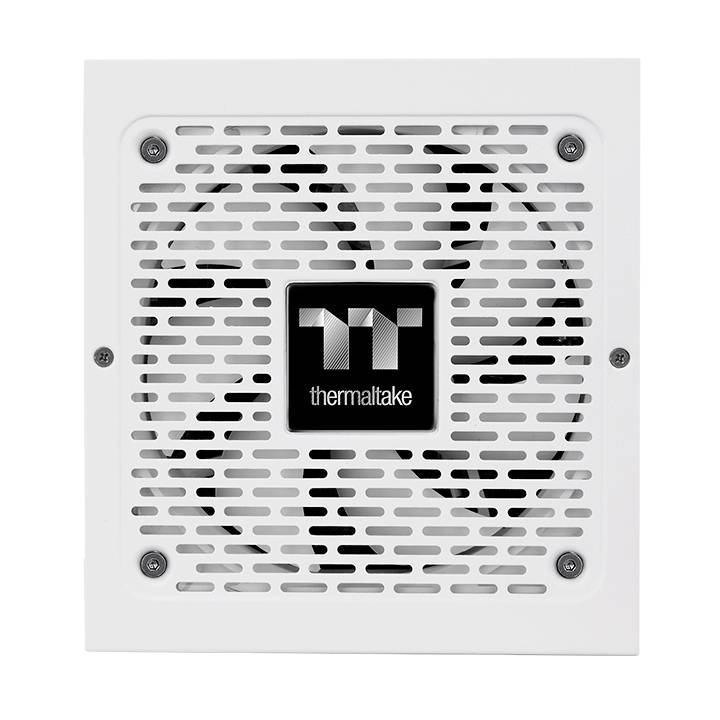 Un bloc d'alimentation blanc pour ordinateur avec une grille de ventilation et un logo d'entreprise noir au centre.