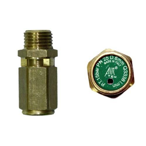 Une valve cylindrique en laiton et un capuchon de valve rond vert portant une inscription indiquant les caractéristiques techniques de fabrication.