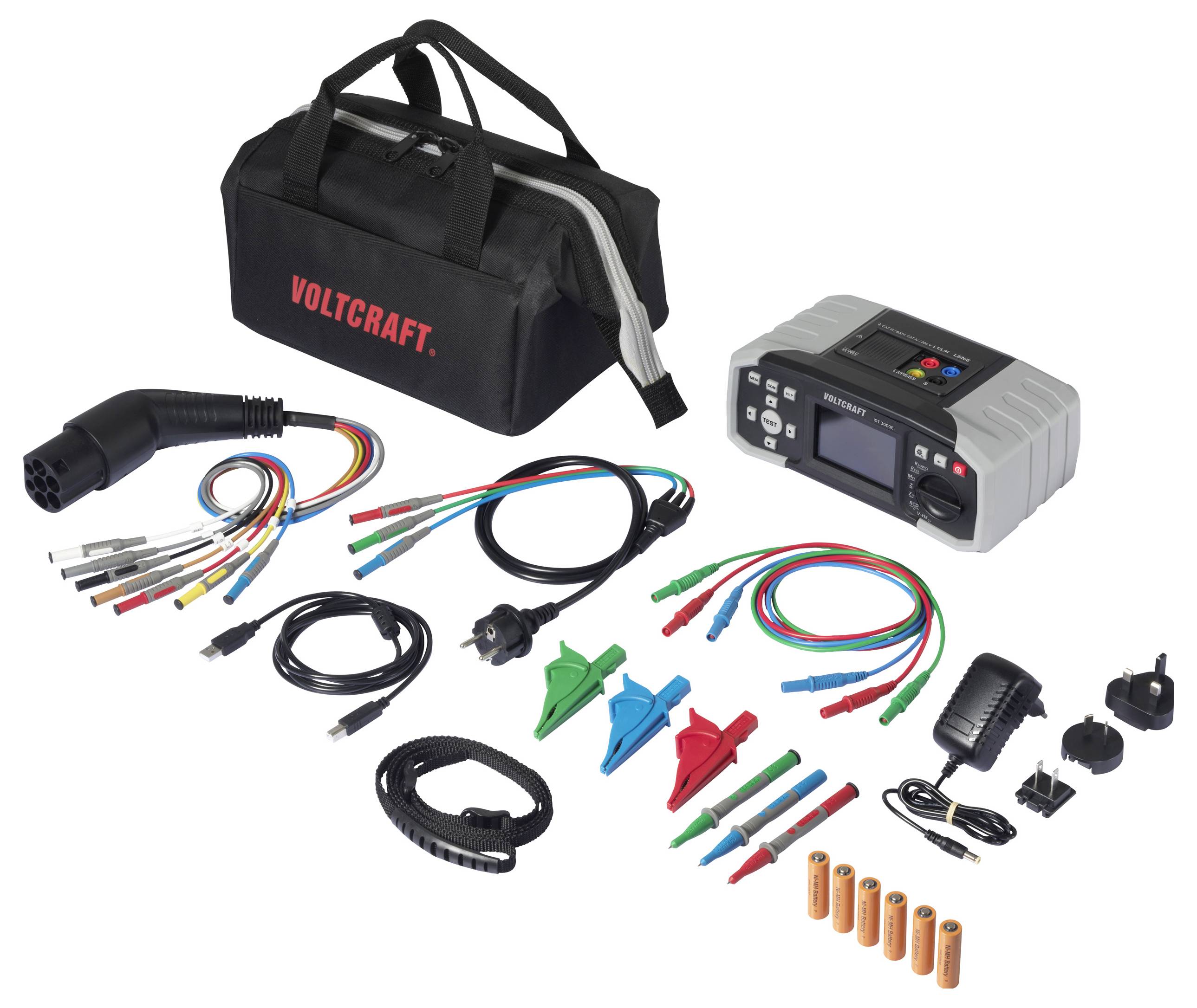 Kit testeur 'VOLTCRAFT' comprenant l'appareil principal, câbles, pinces, adaptateurs de puissance et sacoche de transport. Adapté aux tâches de test électrique.