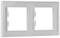 Cadre double rectangulaire blanc en plastique, adapté pour l'installation de deux prises de courant ou interrupteurs côte à côte.