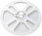 Une bobine en plastique blanc, ronde, présentant plusieurs évidements et un point de fixation central, utilisée pour le stockage de ruban ou de fil.