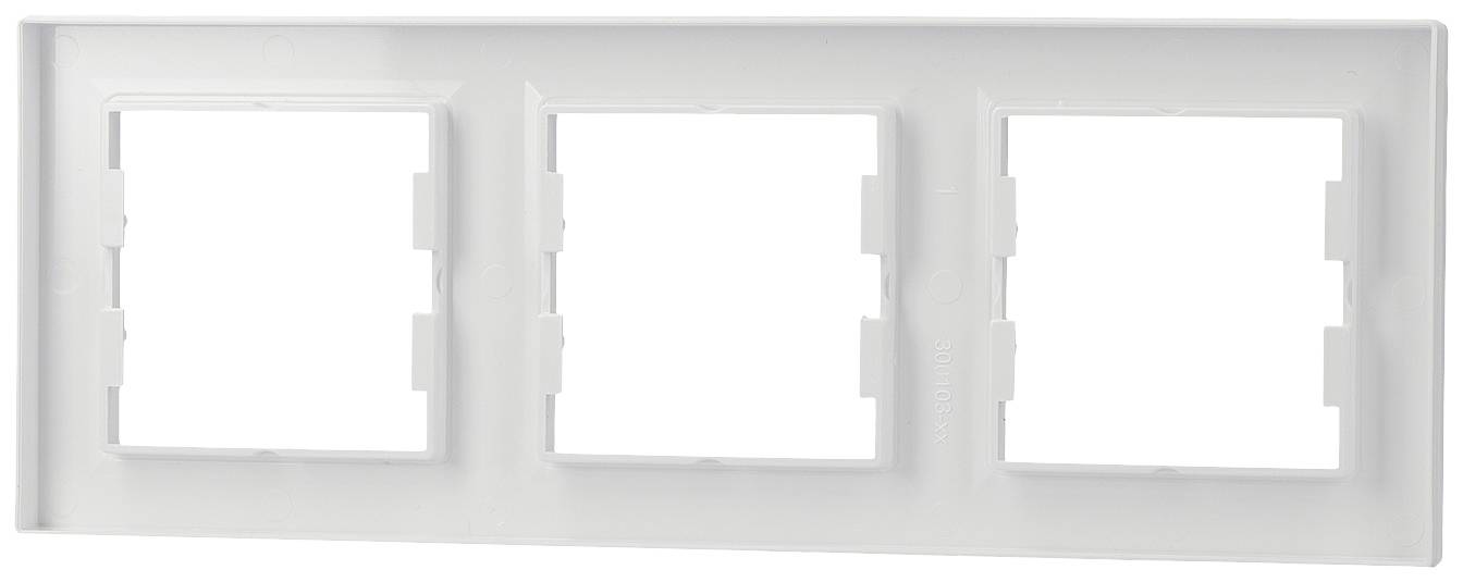 Un cadre de commutateur blanc à triple interrupteur avec trois découpes rectangulaires pour une installation murale.