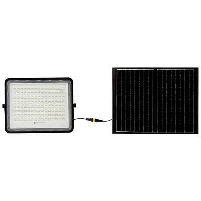 Une lampe de projecteur LED à côté d'un panneau solaire, reliée par un câble.
