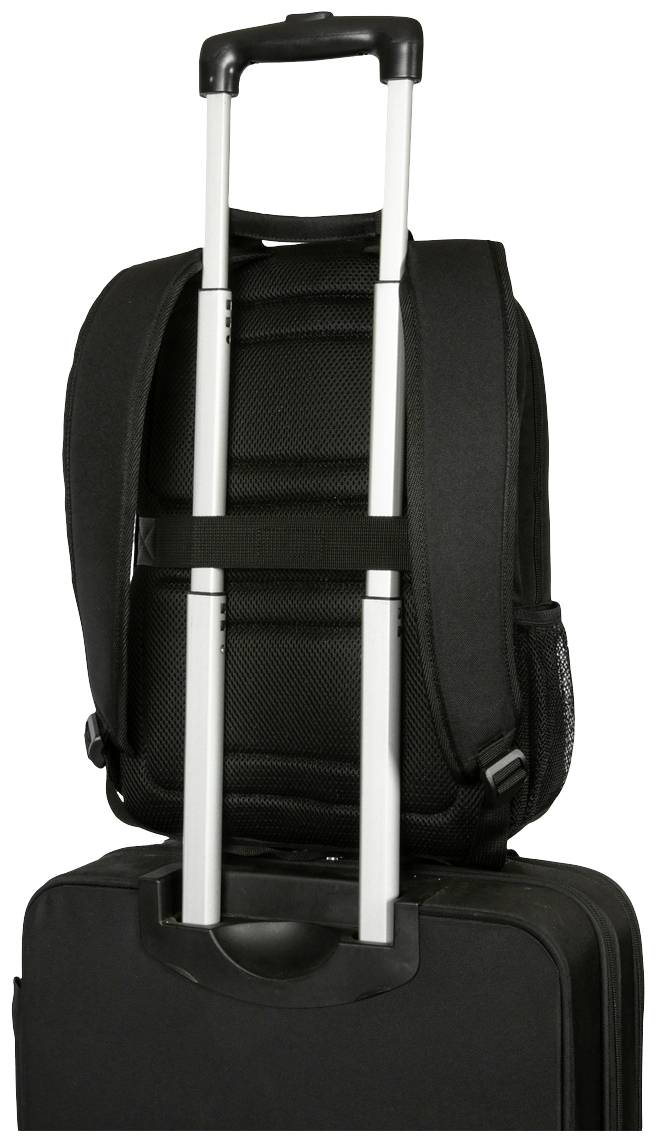 Un sac à dos noir est fixé sur une poignée télescopique de trolley. Le sac à dos est équipé de deux bretelles et d'un dos rembourré.