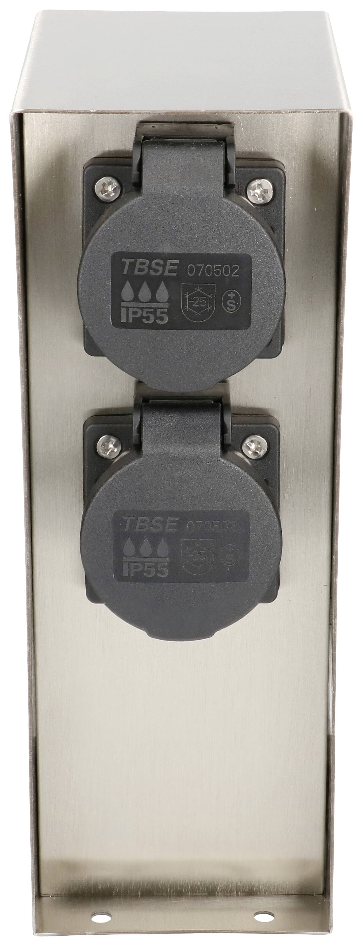 Deux prises électriques noires superposées sur une plaque métallique, identifiées par 'TBSE' et 'IP55', adaptées aux zones extérieures.