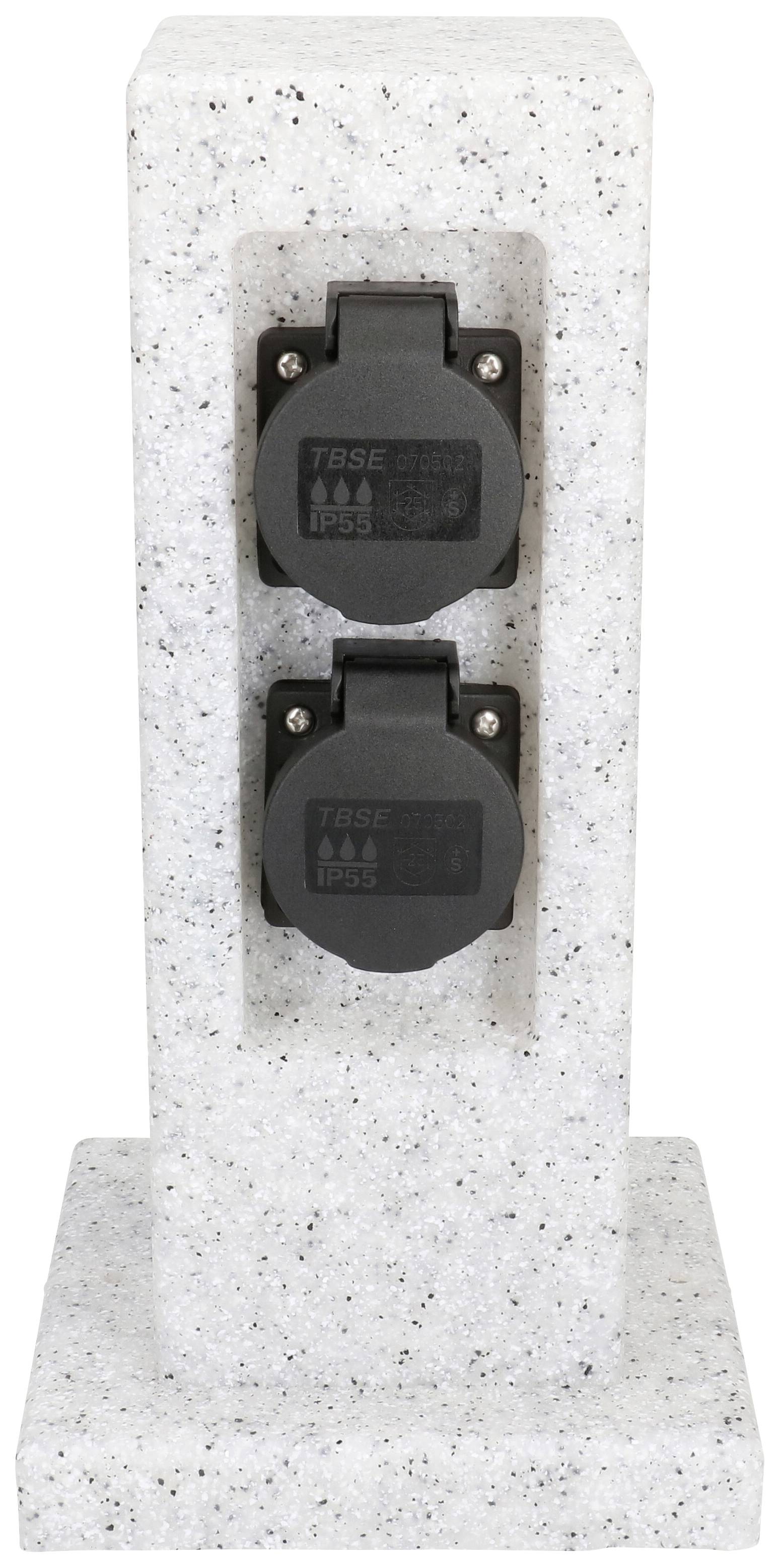Deux prises électriques extérieures noires avec couvercles, montées sur un socle blanc ressemblant à de la pierre pour une alimentation électrique sécurisée en extérieur.