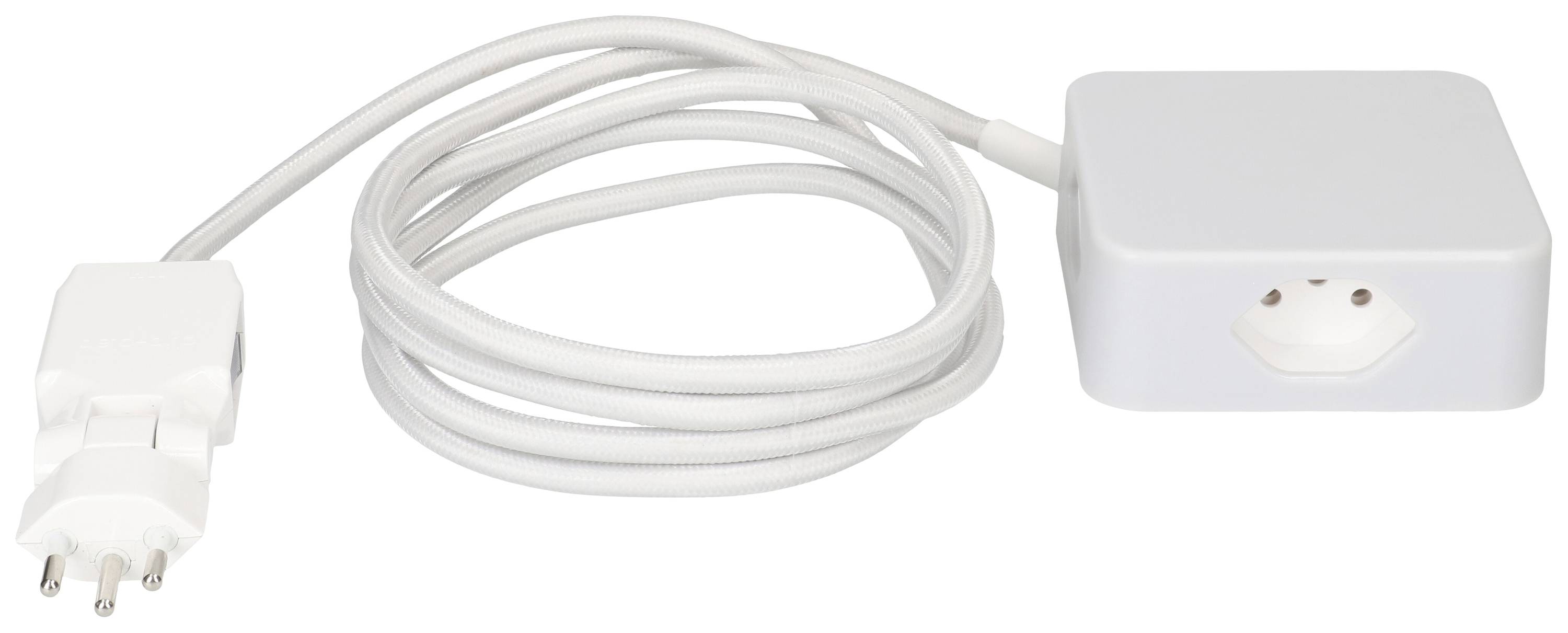 Un chargeur blanc avec un long câble et une fiche européenne, adapté aux appareils électroniques, sur un fond blanc.
