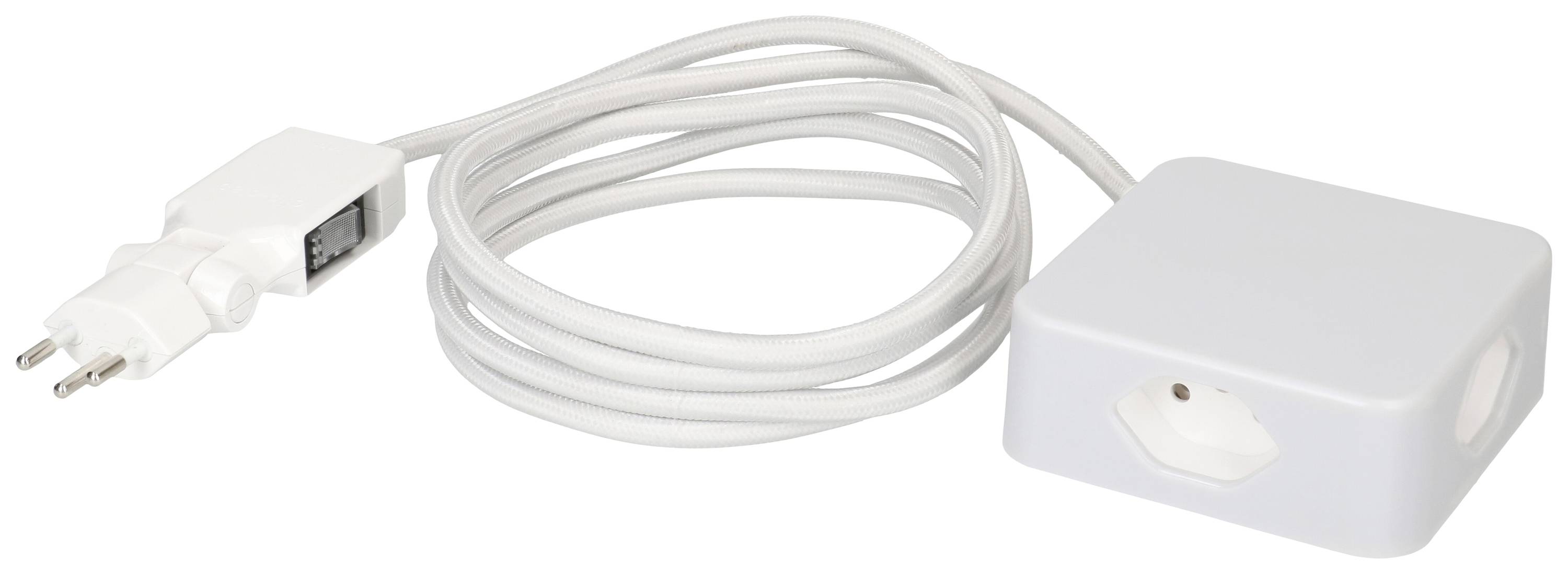 Un câble réseau blanc avec une fiche bipolaire, relié à un boîtier rectangulaire, probablement un adaptateur ou un commutateur.