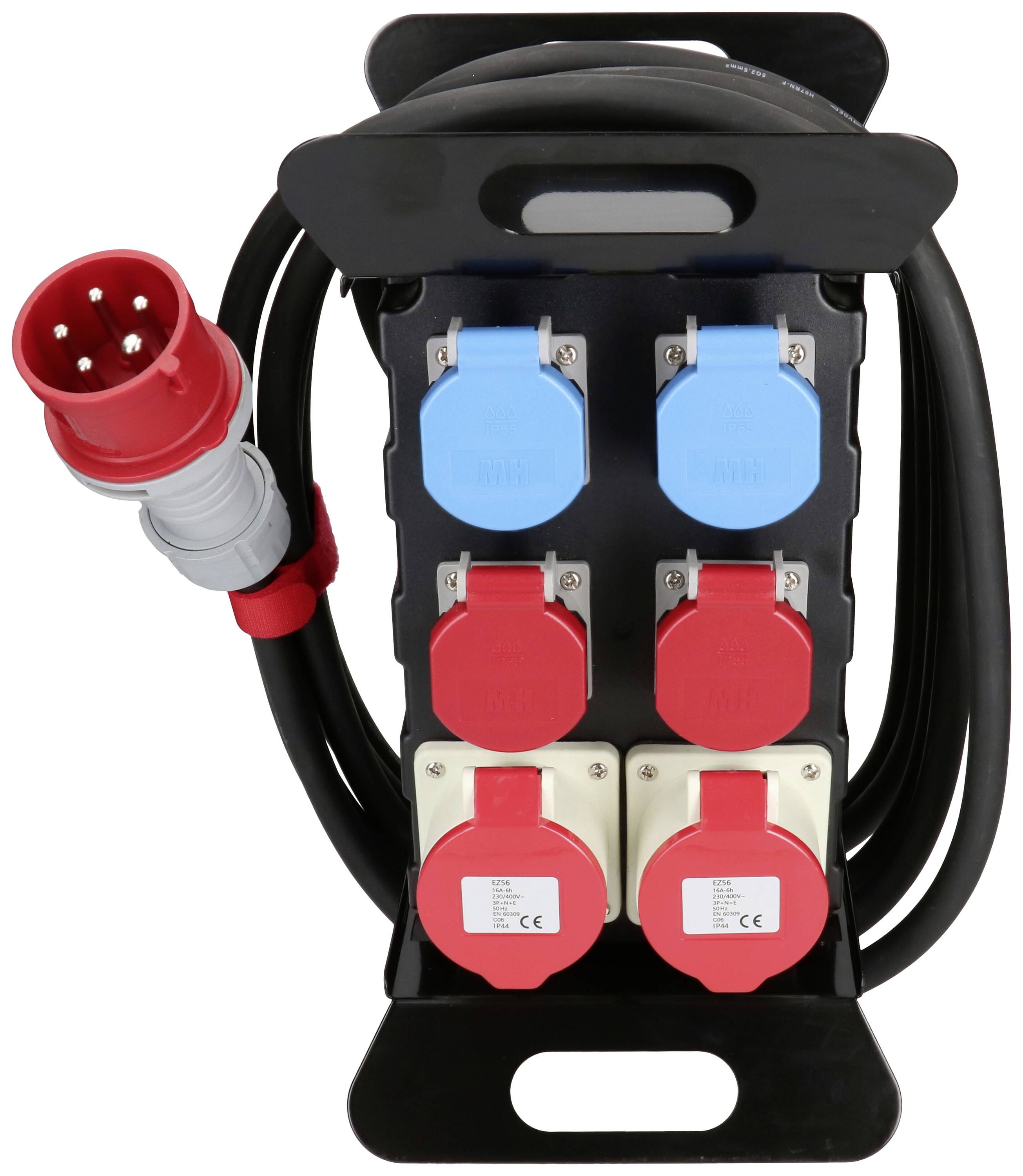 Un système de gestion de câbles noir avec plusieurs prises électriques bleues et rouges, ainsi qu'une fiche industrielle rouge sur un câble.