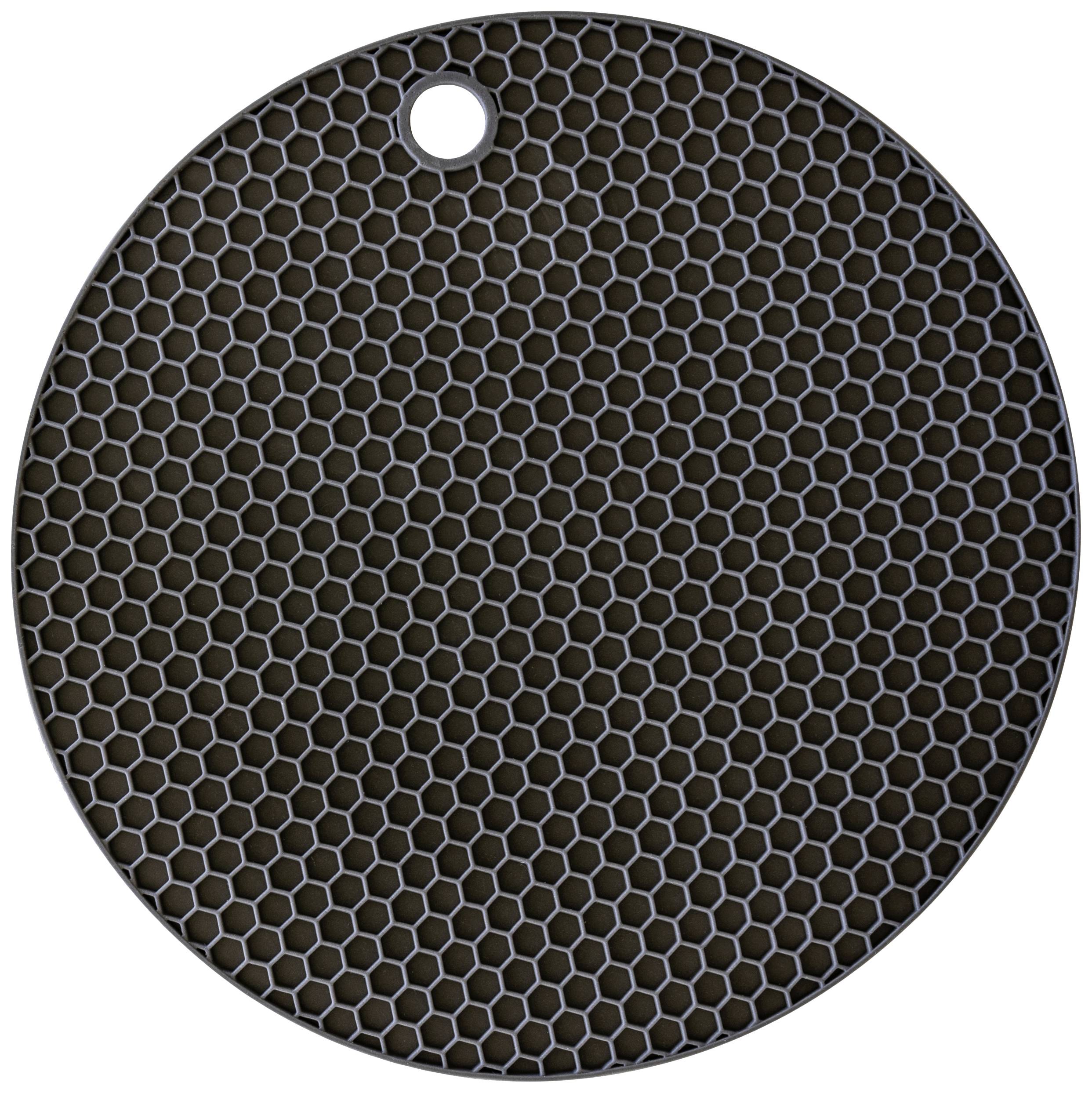 Surface ronde, plate, noire avec un motif alvéolaire et un petit trou près du bord pour la suspension ou la fixation.
