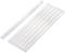 Huit tubes en plastique transparents sont placés côte à côte sur un fond blanc.