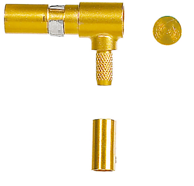 Connecteur coaxial doré en pièces détachées, composé d'un boîtier, d'une douille et d'un écrou de fixation, sur fond blanc.
