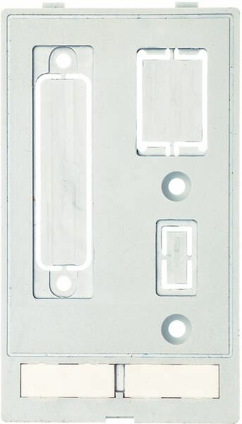 Une plaque électrique blanche murale avec des découpes pour prises et interrupteurs, rectangulaire et disposée verticalement.