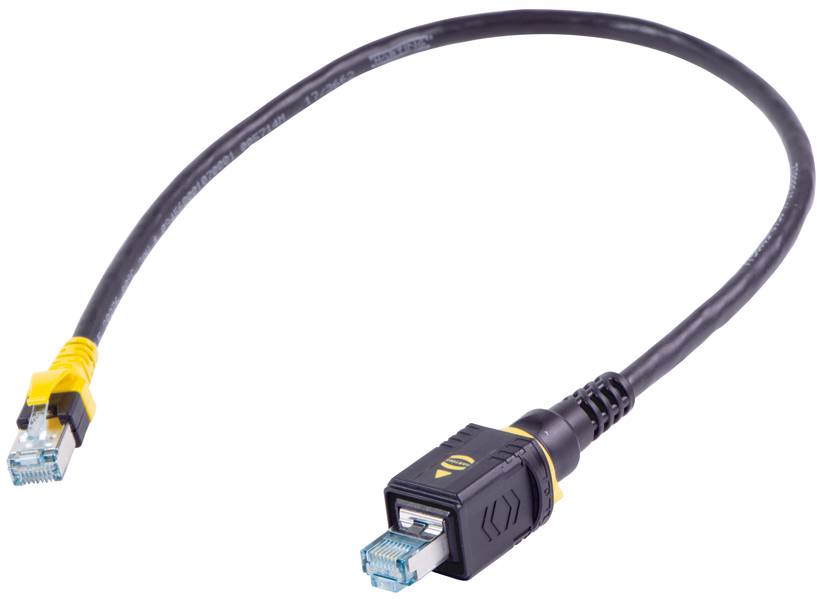 Un câble Ethernet noir avec une prise jaune et un adaptateur rectangulaire. Il sert à établir une connexion réseau.