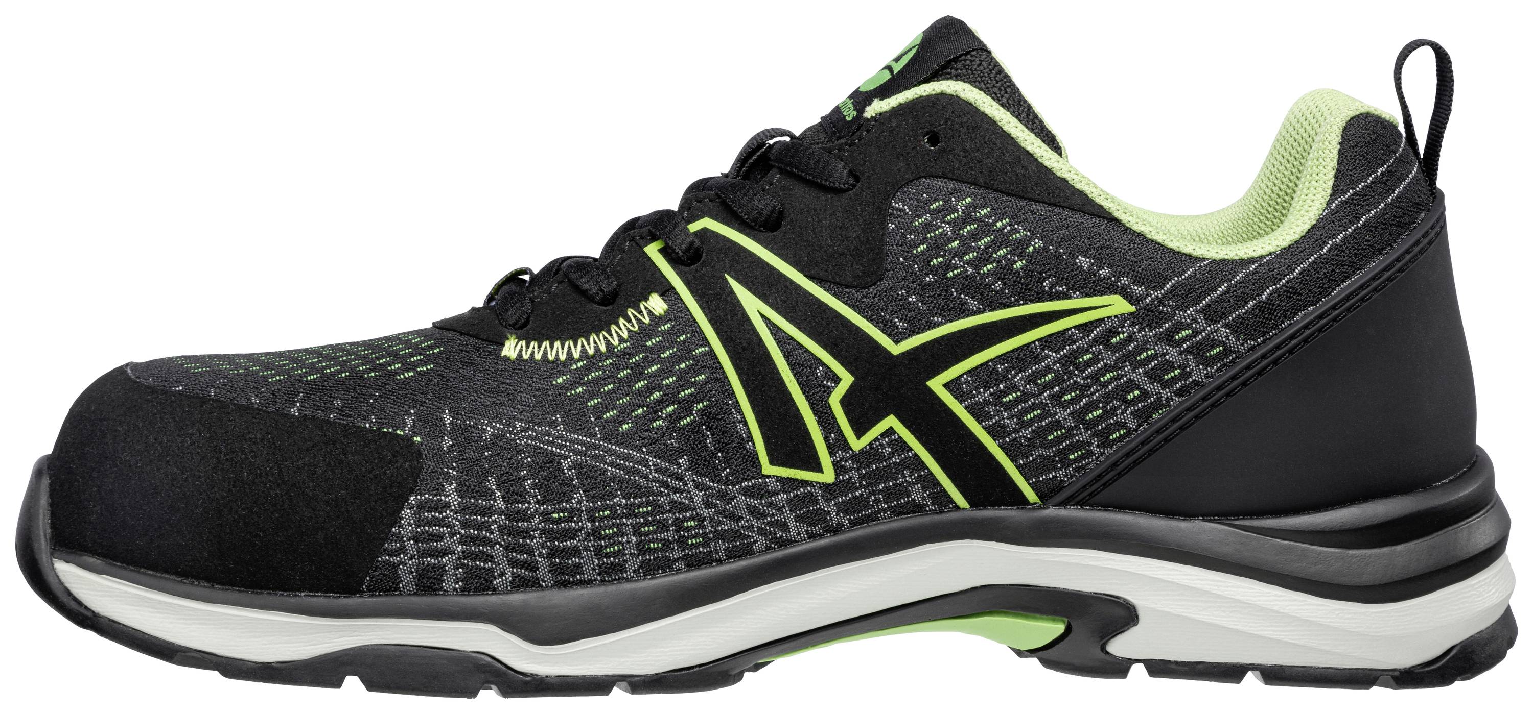 Chaussure de sport noire avec un motif géométrique vert et semelle blanche, vue de côté.