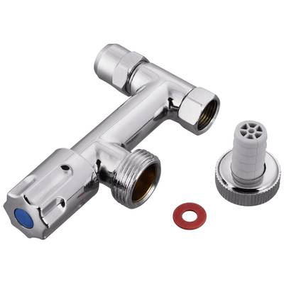 Vanne métallique coudée avec joint rouge et insert gris, typiquement utilisée pour raccorder des tuyaux dans les installations sanitaires.