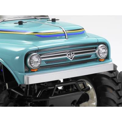 Une voiture miniature turquoise avec un châssis noir et de grandes roues. L'avant présente deux phares et un logo au centre.