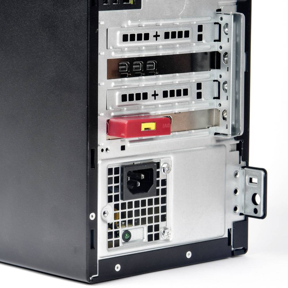 Arrière d'un ordinateur de bureau avec plusieurs possibilités de connexion, comprenant trois emplacements d'extension et une connexion réseau.
