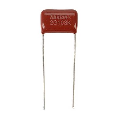 Un condensateur électrique rouge portant l'inscription '2G103K'. Ses deux bornes sont longues et de forme cylindrique.
