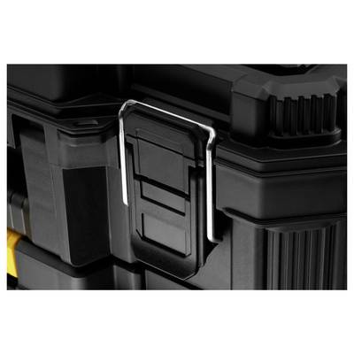 Boîte en plastique noir avec des fermetures robustes et empilable pour le rangement des outils. Texture détaillée et clip solide.