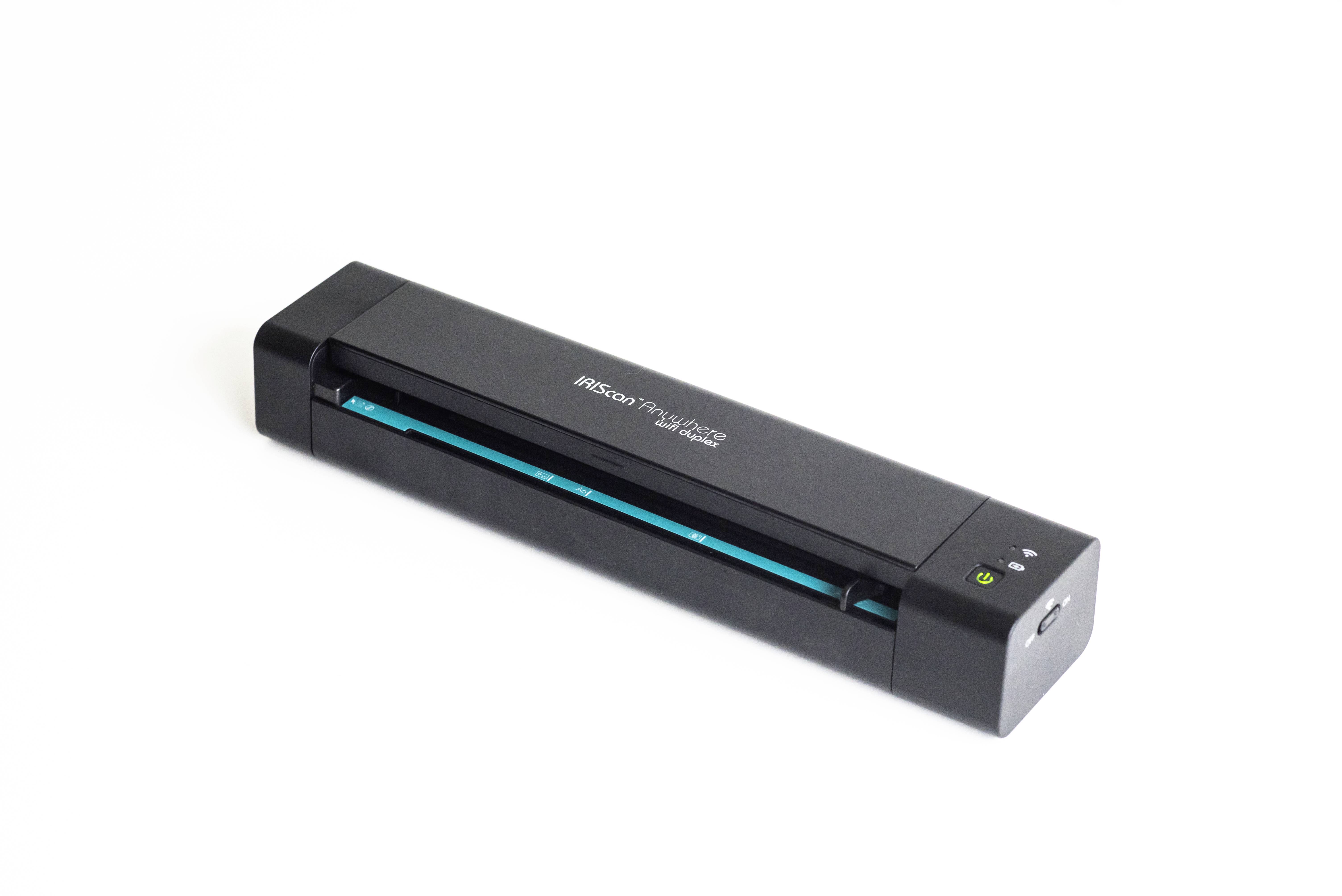 Un scanner de documents compact et portable de couleur noire, représenté sur un fond blanc.