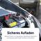 Batterie de voiture avec câbles de démarrage connectés, à côté d'une station d'alimentation portable. Le texte souligne la charge en toute sécurité.
