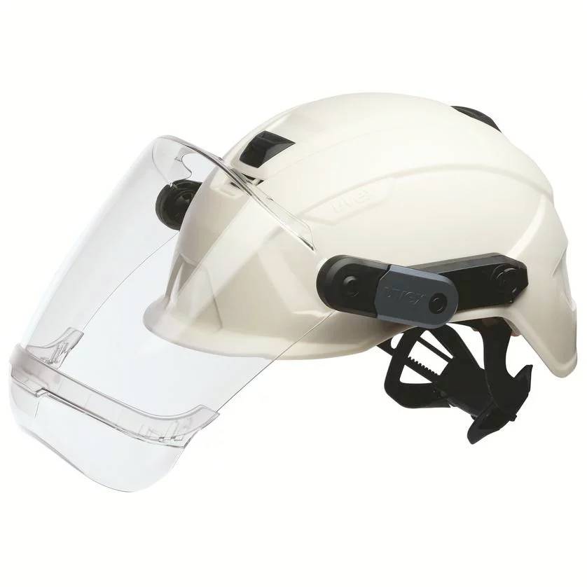 Casque de protection avec visière et jugulaire, adapté aux travaux de construction ou à la protection dans des environnements industriels.