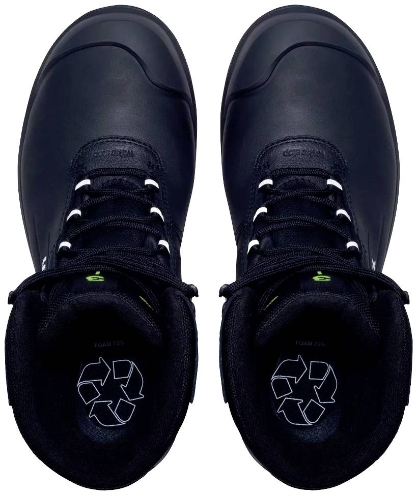 Bottes noires vues de dessus avec un détail de lacet blanc et un symbole de recyclage sur la semelle intérieure.
