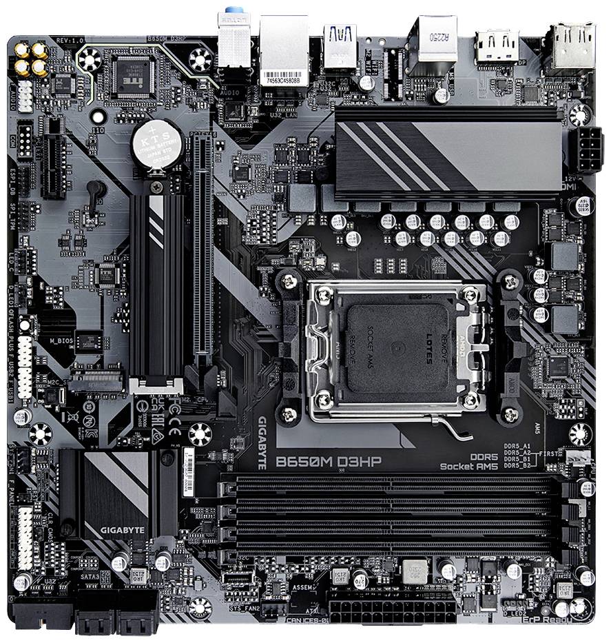Une carte mère GIGABYTE B650M D3HP, compatible avec la RAM DDR5, dotée de multiples ports et d'un socket CPU central.